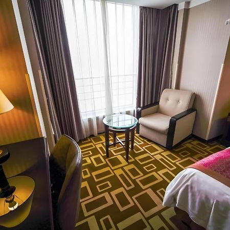 Dong Fang Hotel Pechino Esterno foto
