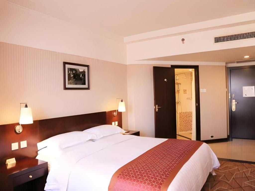 Dong Fang Hotel Pechino Esterno foto